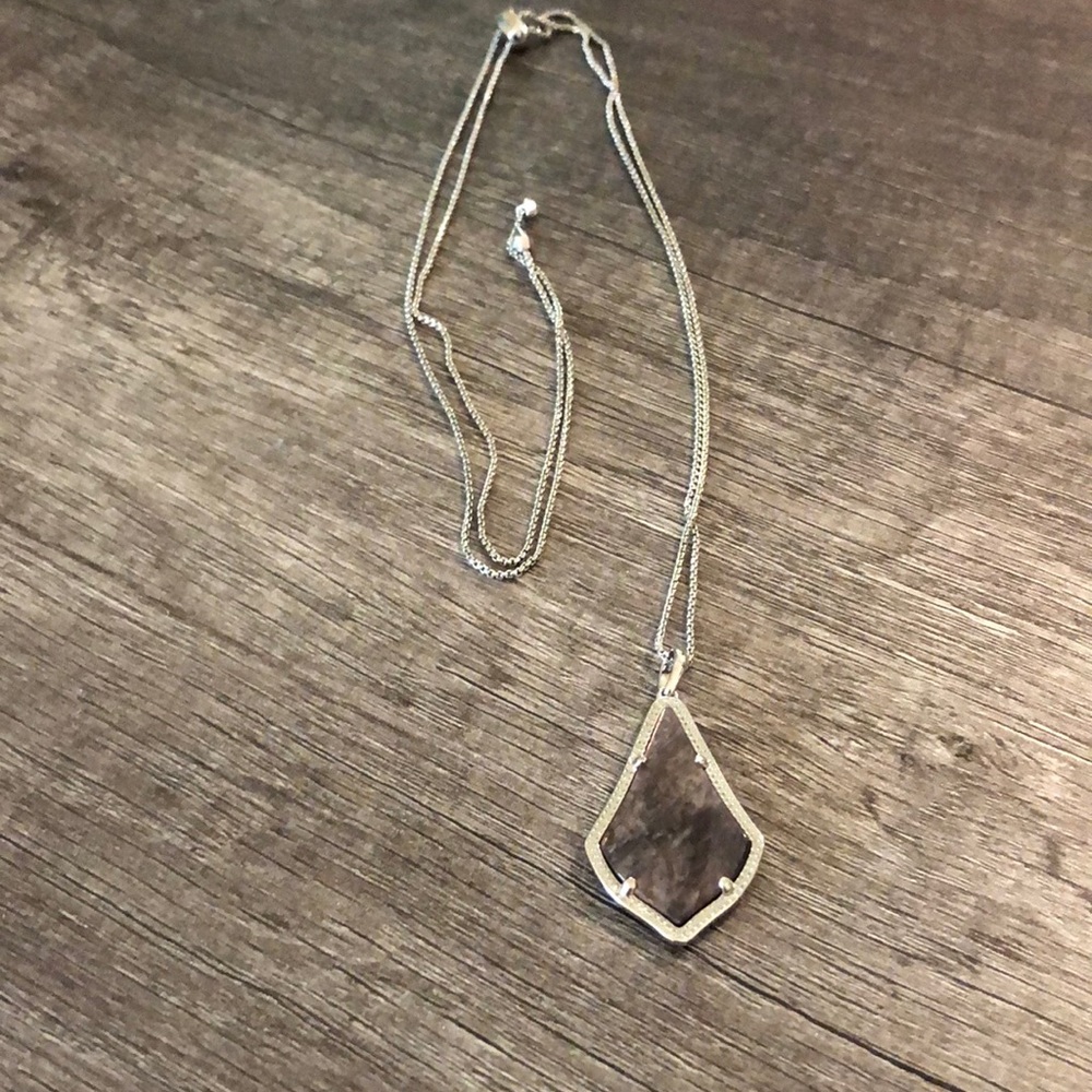 Kendra Scott necklace